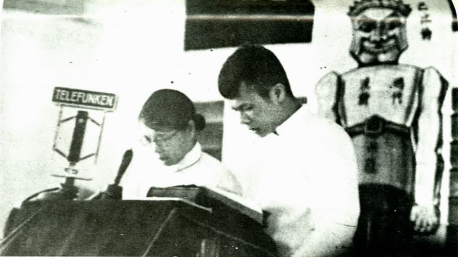 dr-john-sung-preaching-at-telok-ayer-methodist-church-with-miss-leona-wu-interpreting..png
